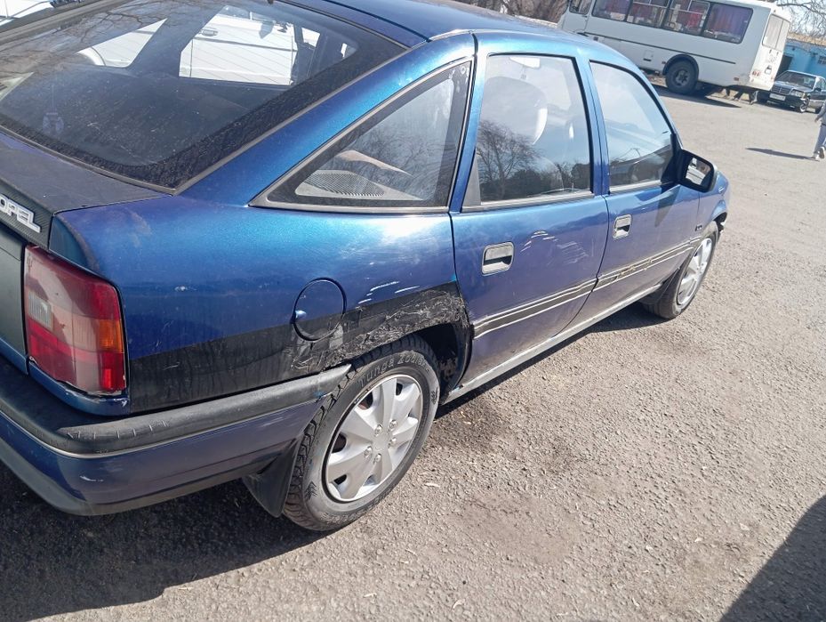 Продам Опель вектра а 1.8  обмен