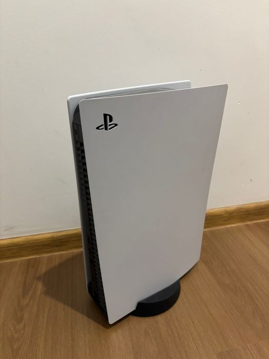 Продам игровую PS 5