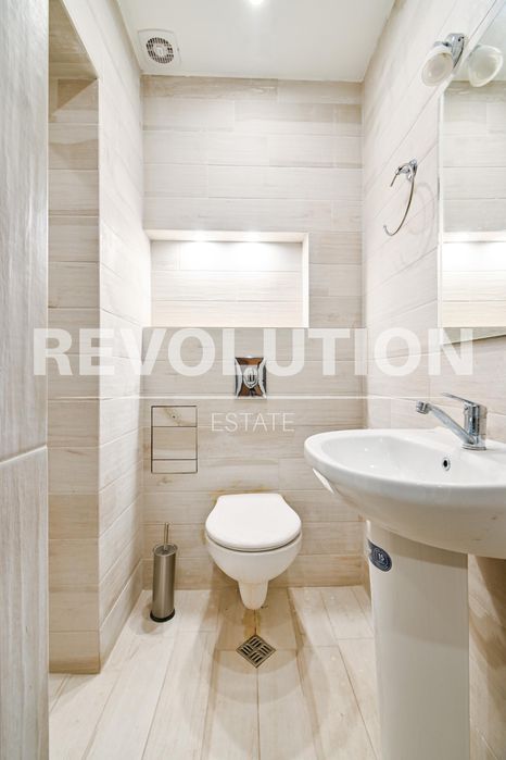 Дава се под наем Тристаен апартамент в София, Център - 110 кв.м за 1246.44 € - Снимка #9