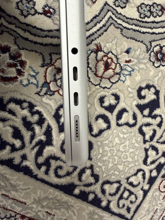 Продам Macbook Pro M3 Pro 18/512