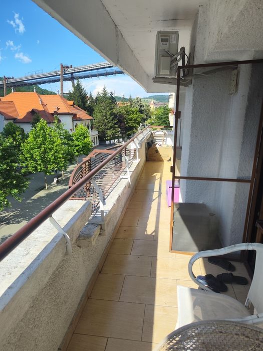 Închiriez apartament cu 3 camere Reșița centru