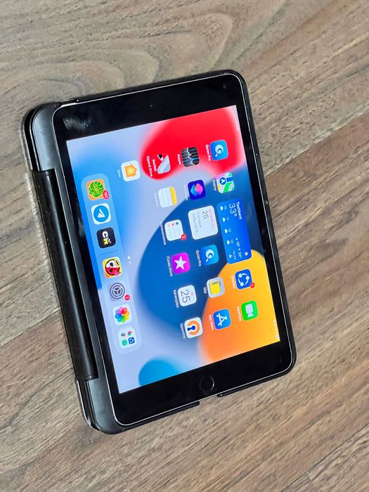 Apple iPad Mini 4 256GB + Чехол кейс клавиатура под "Macbook" из США.