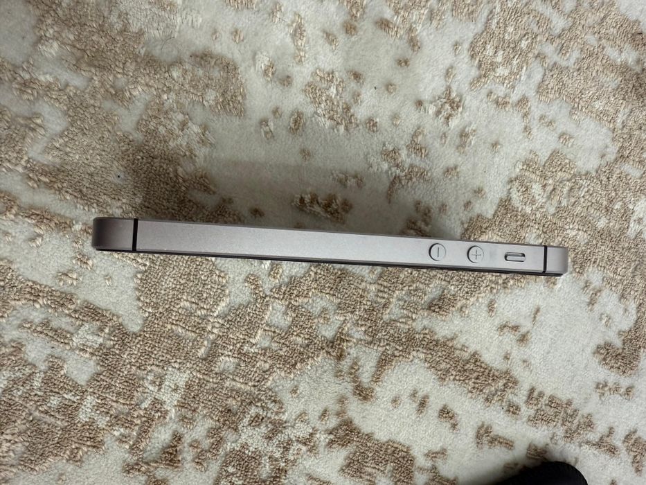 Apple iPhone se 1 поколения