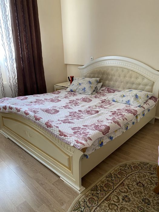Продается спальный гарнитур