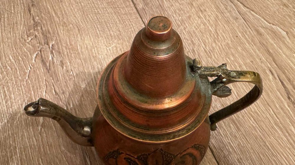 Кован меден малък чайник– бижу, 60те г. Прекрасен декор!