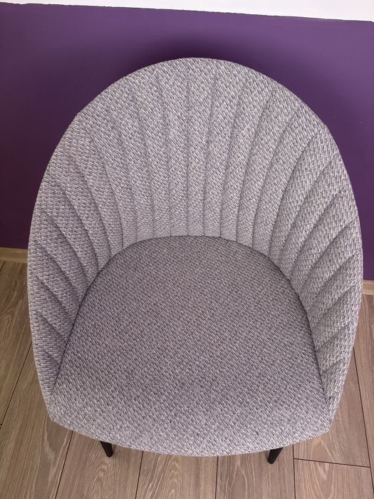 Сив трапезен стол