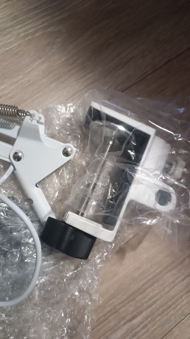 Лед лампа за бюро с лупа. Козметична лампа с лупа