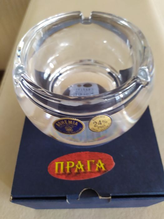 Продаю хрустальную пепельницу.