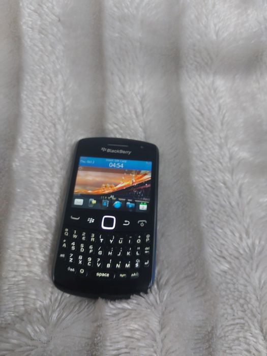 Vand Blackberry 9360 nou