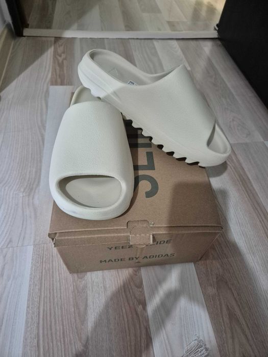 Papuci Adidas Yeezy Slide