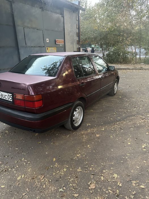 Продам венто 1993года 18обем Автомат