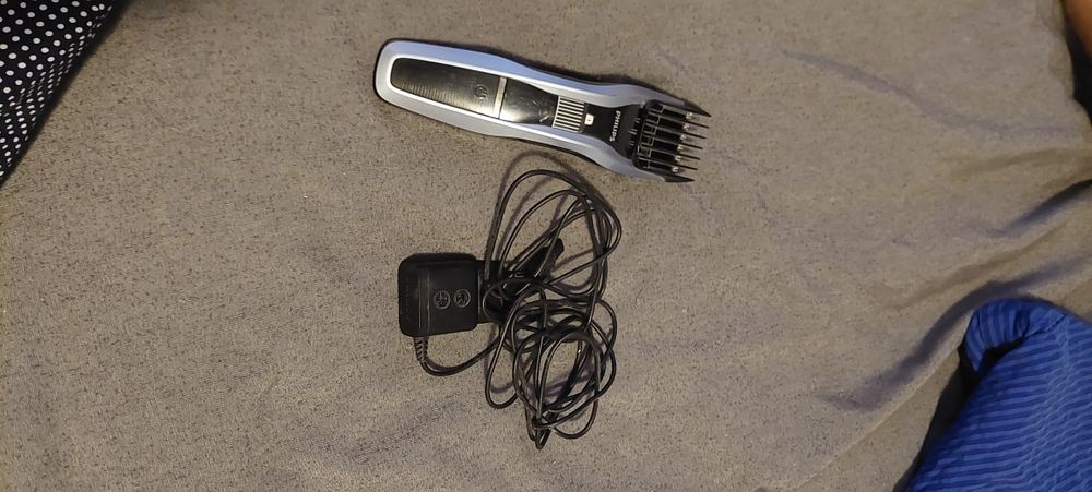 Mașină de tuns Philips cu pieptene reglabil – Funcționare la priză
