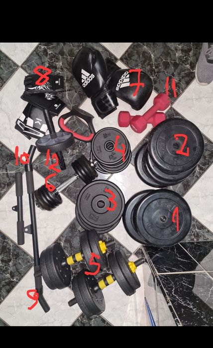 Gantere, bancă piept, discuri, bară haltere, diverse fitness, bicicletă eliptică