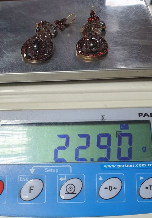 Cercei din argint 925 cu tortițe din aur de 14K și granate naturale