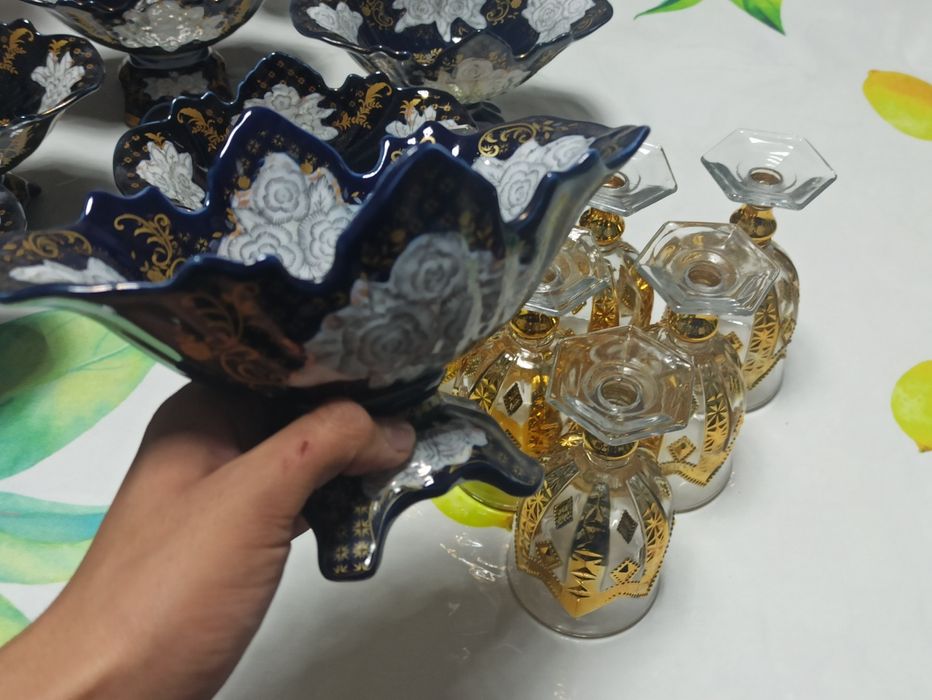 Madona chini idishlar 8 ta maydasidan 2 ta meva soladigan