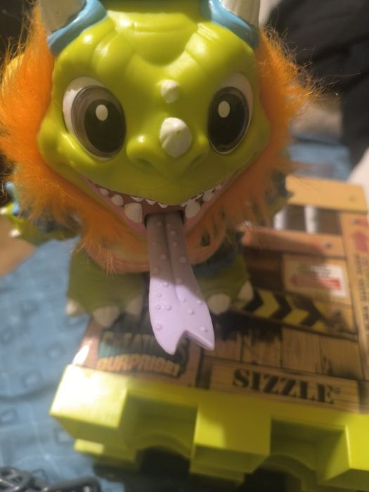 Jucarie interactiva Crate Creatures - Sizzle+Gratuit Pistol  NERF