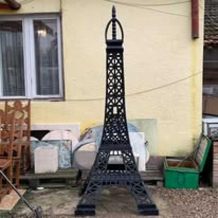 Turnul Eiffel   .