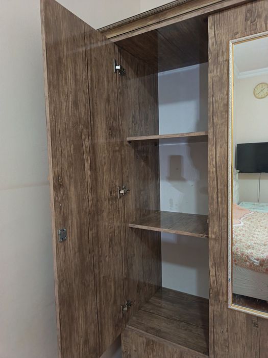 Продаётся срочно шкаф