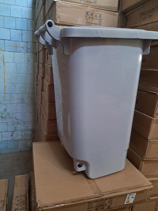 Мусорний бак в отличном качестве