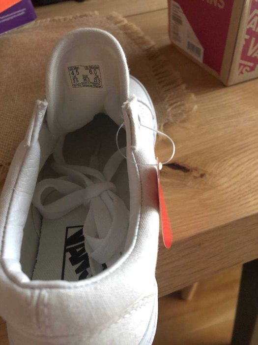 обувки ванс бели 36 номер 
Old Skool Canvas Shoe