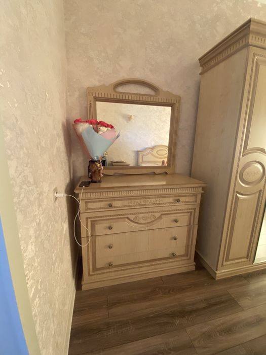 Продам спальный гарнитур