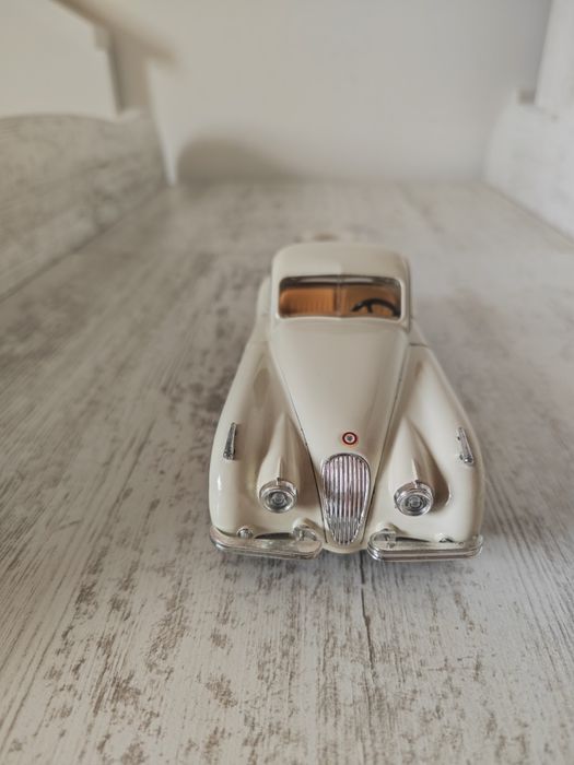 Jaguar XK120  1/24
