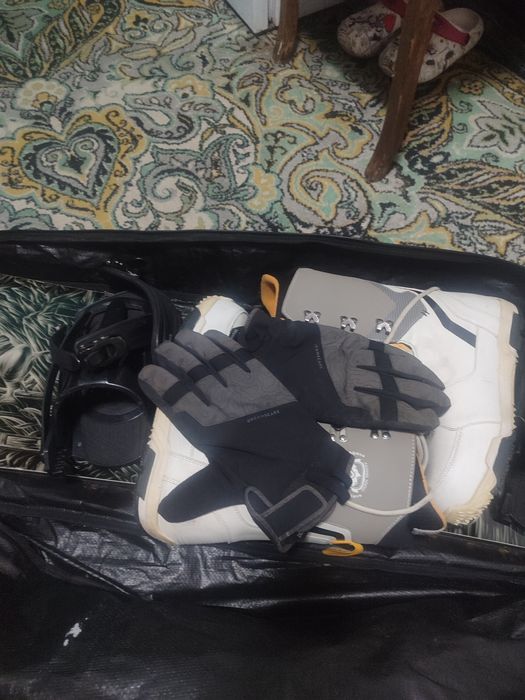 Продам сноуборд плюс ботинки 43-44