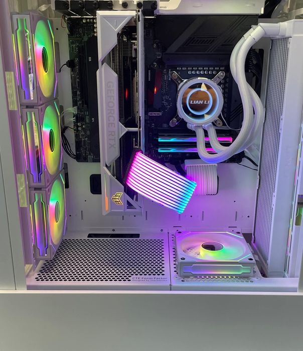 Vând sistem de răcire + ventilatoare Lian Li, alb  în stare foarte bun