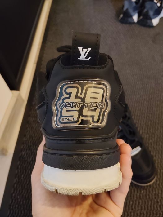 vând adidași LV skate