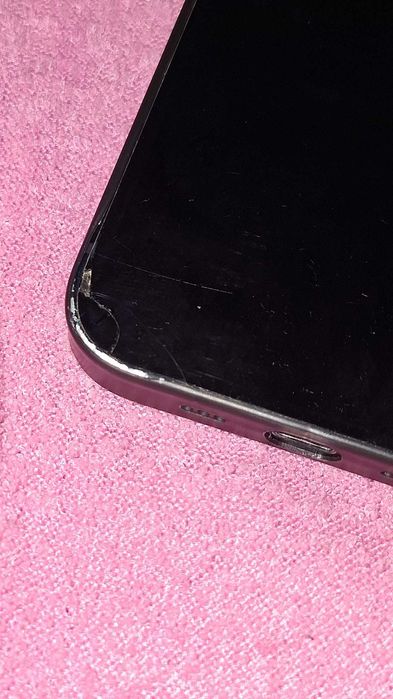 Продавам iPhone 13