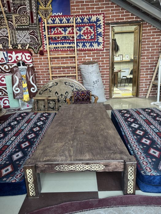 Стол диван стилизованый