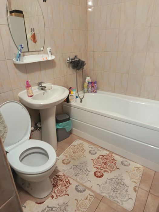 Inchiriez apartament cu 2 camete