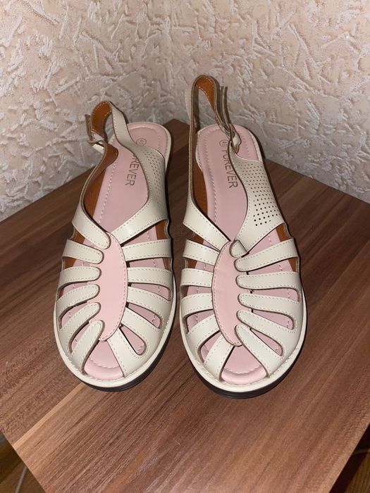 Сандалии женские