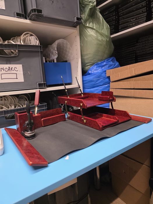 Set complet accesorii birou managerial / lux – aspect lemn de nuc