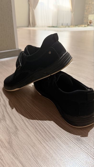 Туфли школьные.