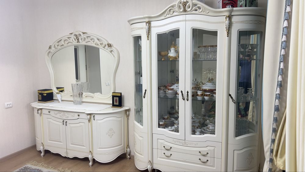 Шкаф горка и зеркало с подставкой