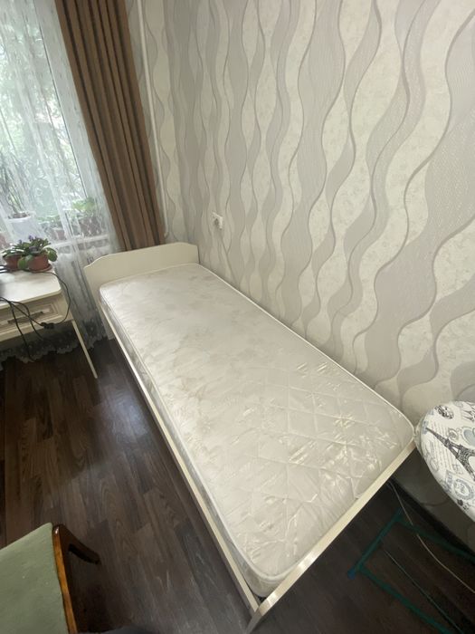 Кровать стол мебель для спальни