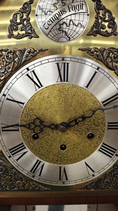 Паркетен часовник...