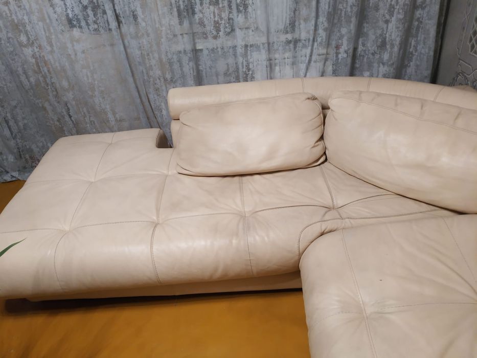 Кожаный угловой диван