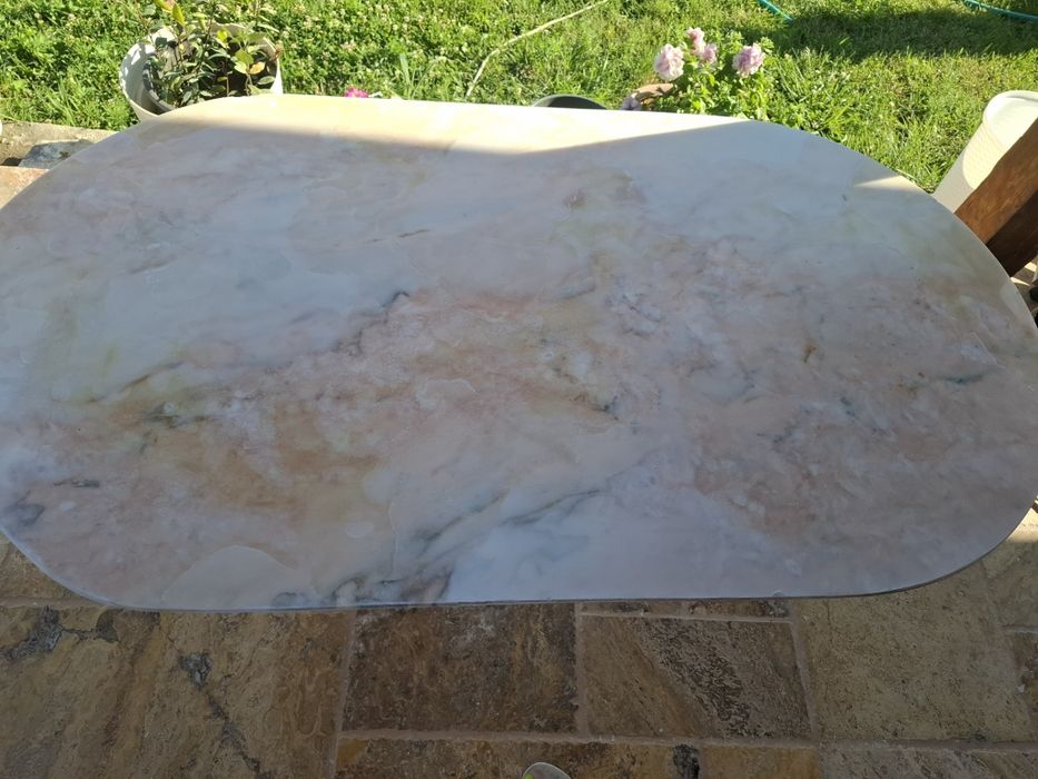 Masa marmura roz lungime 145 cm latime 80 cm