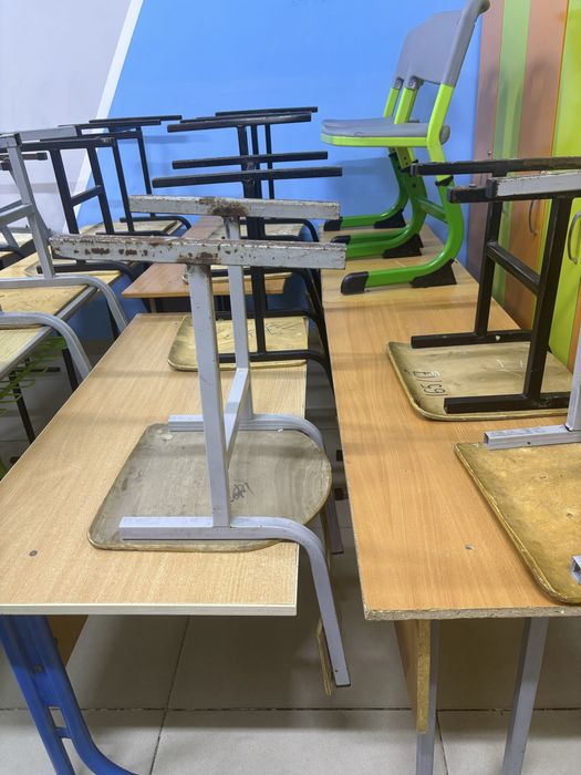 Парта со стульями