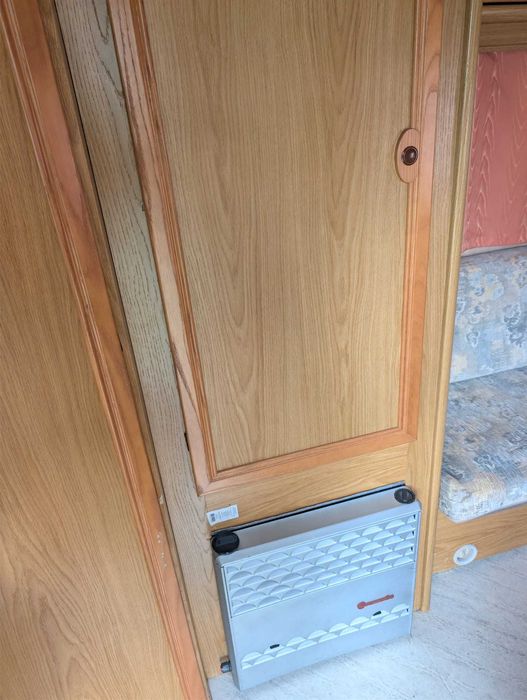 Rulotă T.E.C. Weltbummler (1993) – 100% Autonomă Off-Grid: LiFePO4 100Ah + Panou Solar 240W + Instant & Duș + Suport Biciclete + Marchiză