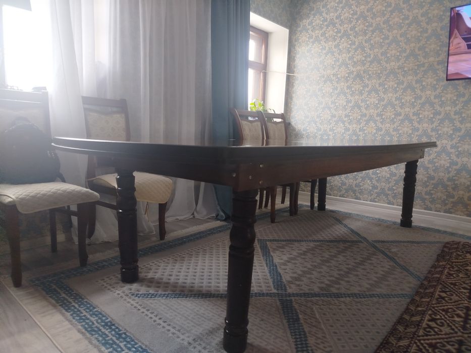 Стол  гостинный ..