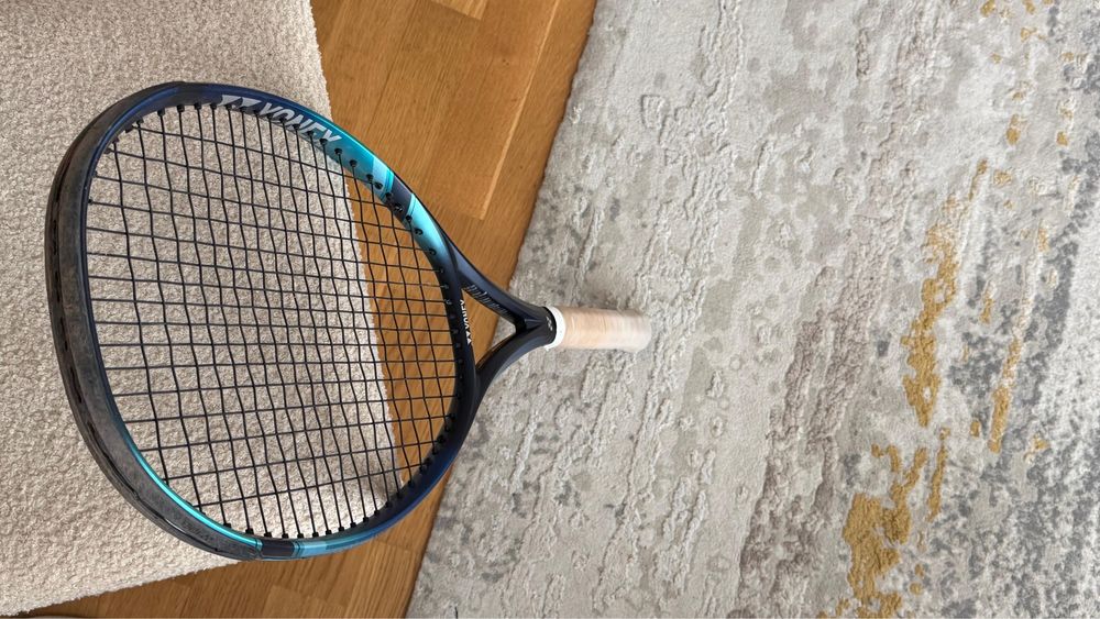 Racheta Yonex Ezone 100