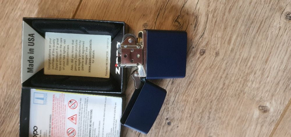 Zippo noua in cutie