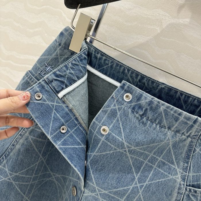 Dior пола налична