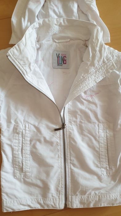 Geaca de vara, gluga ascunsa in guler