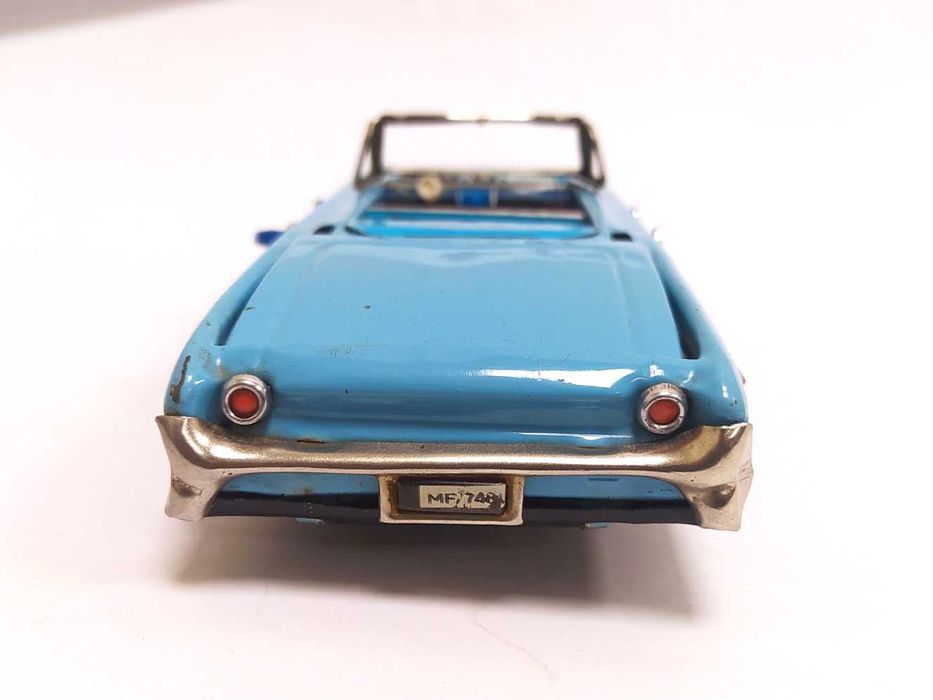 Рядка ретро кола