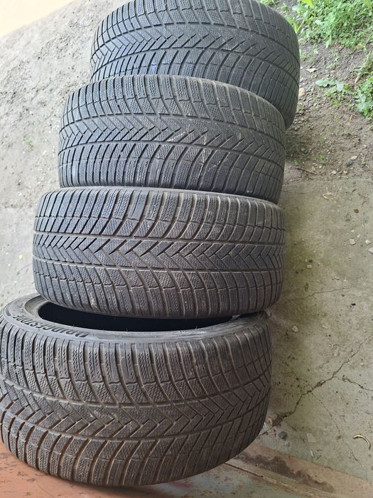 Продам шины 285/40/21 бриджистон