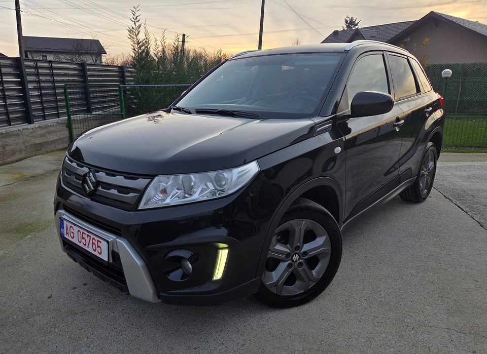 Suzuki Vitara  / 1.6 Diesel / 4x4 / Distronic  / Camera spate